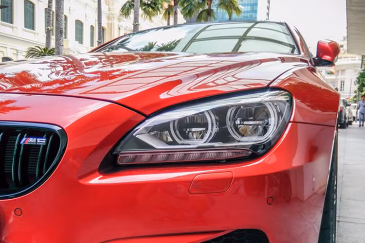 Xe sở hữu cỗ máy V8 4,4 lít, tăng áp kép, cho công suất 553 mã lực tại 6.600 vòng/phút. Mô-men xoắn cực đại 680 Nm trong dải tua máy từ 1.500 - 5.750 vòng/phút.