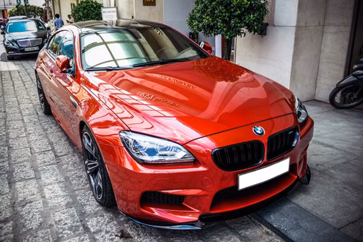 BMW M6 Gran Coupe có thể tăng tốc 0-100 km/h trong 4,2 giây và đạt tốc độ tối đa 305 km/h. Nó là đối thủ "đáng gờm" của những cái tên như Audi RS7 và Mercedes CLS63.