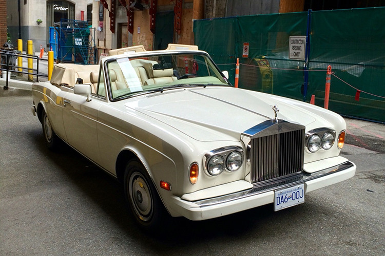 Theo giới chơi xe tại Việt Nam, chiếc Rolls-Royce Corniche mới nhất là đời 2000, mang biển đăng ký TP. HCM, thuộc sở hữu tư nhân. Số xe Corniche có mặt tại Việt Nam đến nay được cho là chỉ có khoảng 3 chiếc. Corniche không phải mẫu xe có giá tính phí trước bạ cao nhất của Rolls-Royce tại Việt Nam, mà là dòng Phantom và Ghost.