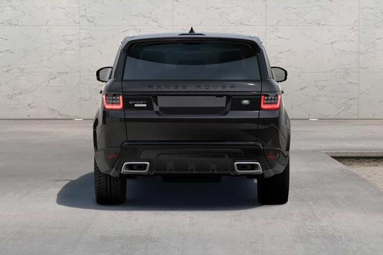 Range Rover HSE Black Design 2018 được trang bị động cơ V6, dung tích 3.0 lít, tăng áp, sản sinh công suất tối đa 254 mã lực và mô-men xoắn cực đại 600 Nm. Động cơ của chiếc SUV hạng sang sẽ kết hợp cùng hộp số tự động 8 cấp và hệ dẫn động 4 bánh toàn thời gian.