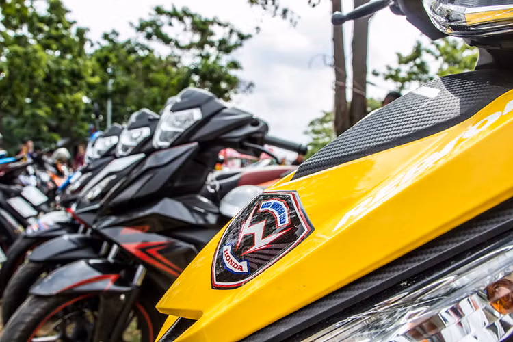 Ra mắt thị trường Việt chính thức vào tháng 08/06/2016, Winner nhanh chóng trở thành một trong những mẫu xe côn tay thể thao được nhiều người ưa thích, đặc biệt là khách hàng trẻ tuổi cá tính ưa khám phá,thích thể thao và du lịch…Kể từ đó nhiều CLB chơi xe Winner ra đời trong cả nước và phong trào độ xe cũng phát triển mạnh mẽ hơn.