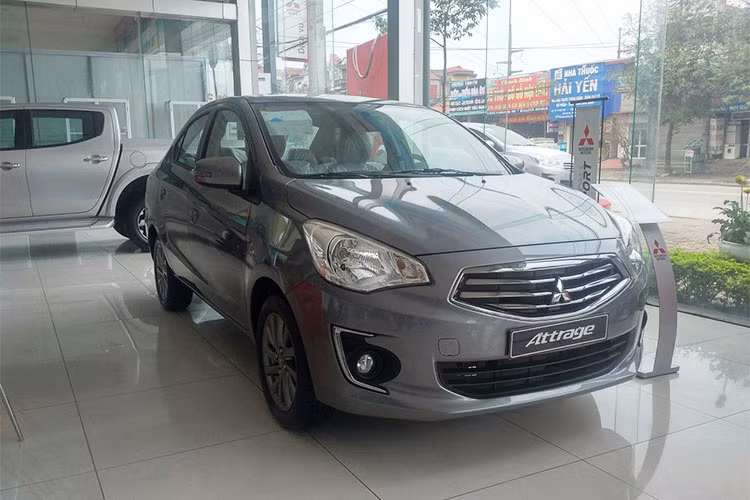 Trong khi đó, Attrage vẫn giữ nguyên 4 phiên bản, giá dao động ở khoảng 395 - 475 triệu đồng. Với giá bán mới này, Mirage và Attrage sẽ rẻ hơn đáng kể so với các đối thủ cùng phân khúc hạng B hiện nay, đặc biệt cạnh tranh mạnh mẽ với Kia Morning và Hyundai Grand i10.