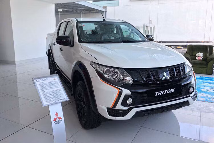 Mẫu xe bán tải Triton - đối thủ của Ford Ranger và Nissan Navara - nhưng sẽ dành cho đa dạng các khác hàng sử dụng hơn. Xe được phân phối với 6 phiên bản tại Việt Nam, giá chỉ từ 555 - 770 triệu đồng, giá bán này đã giúp Triton trở thành mẫu bán tải rẻ nhất phân khúc ở thời điểm này.