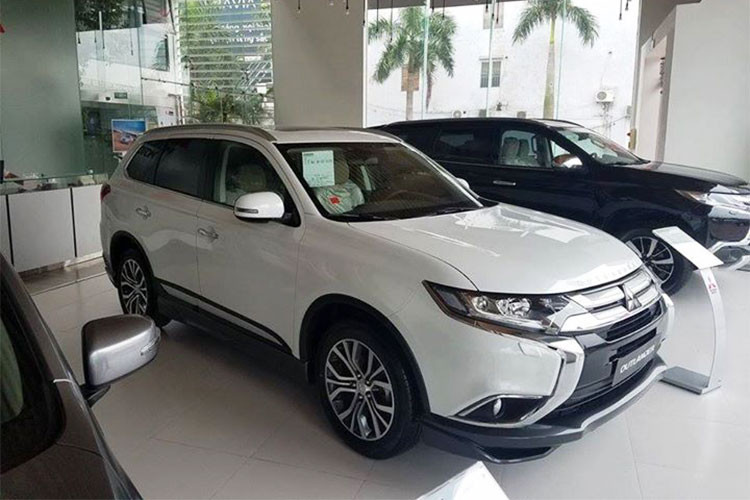Theo Mitsubishi Motor Việt Nam, thương hiệu này dự kiến sẽ bán ra 4 mẫu xe nhập khẩu miễn thuế gồm Pajero Sport, Mirage, Attrage và Triton ra thị trường từ đầu tháng 8, đồng thời công bố giảm giá xe Mitsubishi so với trước đây. Mức giảm 15-30 triệu đồng tuỳ mẫu xe và phiên bản.