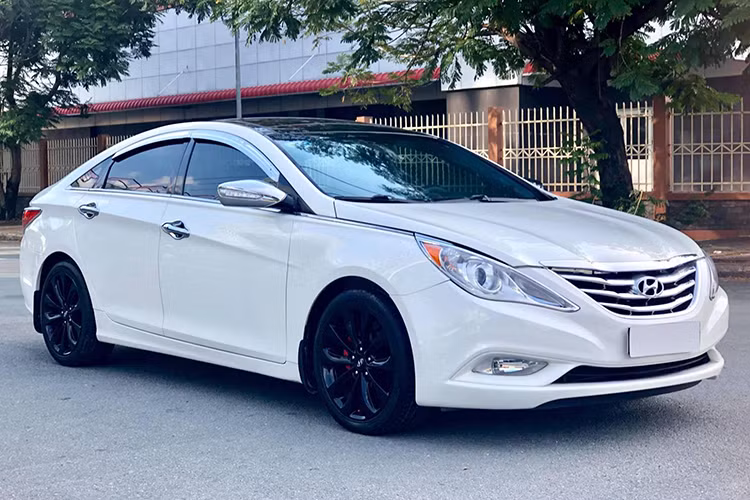 Sự thành công của ngôn ngữ thiết kế “điêu khắc dòng chảy” của mẫu xe sedan Hyundai Sonata thế hệ từ 2010-2013 được thể hiện rõ ràng hơn khi mẫu xe Sonata thế hệ sau đó ngay lập tức bị khách hàng Việt Nam “ghẻ lạnh”, doanh số không thành công như mong đợi khiến nó bị khai tử tại Việt Nam cho đến thời điểm hiện tại.