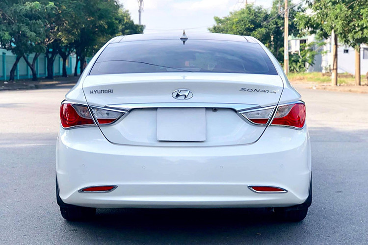 Trải qua 2 năm phát triển, tới năm 2009, ngôn ngữ thiết kế Fluidic Sculpture đã chính thức được Hyundai công bố, với sản phẩm đầu tiên áp dụng là Tucson và Sonata thế hệ thứ 6. Sau đó, Sonata đã nhận được sự hưởng ứng nhiệt liệt và đánh giá cao bởi kiểu dáng độc đáo, hấp dẫn.