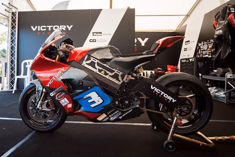 Mảng phát triển động cơ của xe điện Victory do Parker – một hãng phát triển xe đua chuyên nghiệp hàng đầu châu Âu kiêm các dòng xe chạy điện đảm nhiệm.