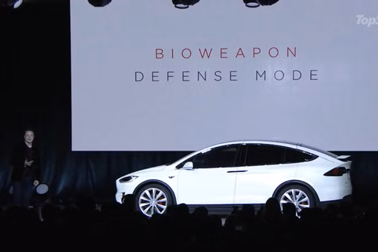 Cũng giống như Model S, khách hàng được lựa chọn giữa 3 phiên bản 70D, 90D và P90D. Phiên bản 70D sẽ sử dụng bộ pin 70 kWh, có phạm vi hoạt động 354 km.