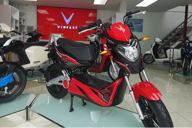 Như vậy là sau mẫu xe điện VinFast Klara, thị trường xe máy điện sẽ đón nhận thêm hai mẫu xe điện mới. Với mức giá xe Vinfast Ludo và ImPes chỉ từ 21 triệu đến 22 triệu đồng, đây sẽ là bộ đôi nằm dưới phân khúc của VinFast Klara với mức dễ chịu hơn và nhắm vào phân khúc các khách hàng trẻ tuổi như học sinh hay sinh viên.