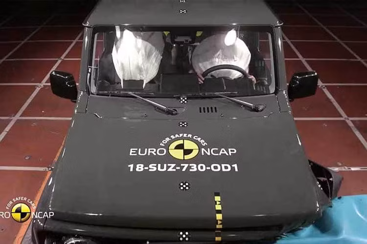 Nhiều trang bị thực dụng khác như: hệ thống điều hoà tự động, vô-lăng 3 chấu tích hợp nút bấm đa chức năng có thiết kế tượng tự chiếc Suzuki Swift 2018, màn hình giải trí trung tâm… Xe được trang bị động cơ xăng nhỏ dung tích 660cc và lớn nhất là dung tích 1.5L, động cơ sử dụng kết hợp với 2 hộp số gồm tự động 4 cấp (4 AT) và sàn 5 cấp (5 MT).