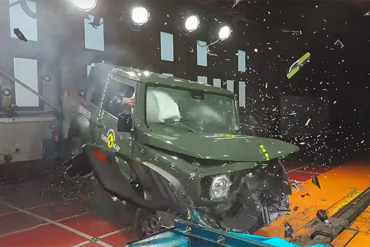 Mẫu xe cỡ nhỏ giá rẻ Suzuki hiện đang được khá nhiều người yêu xe quan tâm. Về trang bị, Suzuki Jimny 2018 sẽ được trang bị hệ thống phanh bán liên hợp (semi-continuous braking system) cũng như đèn pha LED. Về khung gầm, từ trước đến nay Suzuki Jimny sử dụng khung gầm rời (body-on-frame) &amp; dẫn động 2 cầu (4WD).