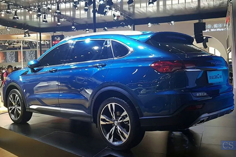 Huansu C60 có ngoại hình chả khác là bao, nhưng giá bán chỉ bằng một phần nhỏ. Tất nhiên, sức mạnh, độ sang trọng và tinh tế, hay độ an toàn thì bạn cũng đừng trông đợi ở phiên bản nhái này.