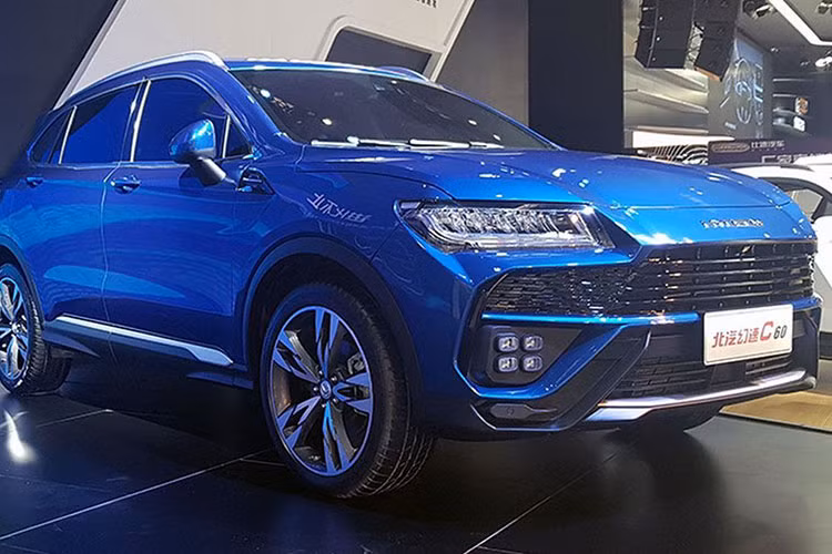 Nếu bạn không đủ khả năng mua một chiếc Lamborghini Urus hoặc Porsche Cayenne và không quan tâm đến an toàn, sự thoải mái và hiệu suất thì có thể... cân nhắc hàng "pha-ke" Huansu C60.