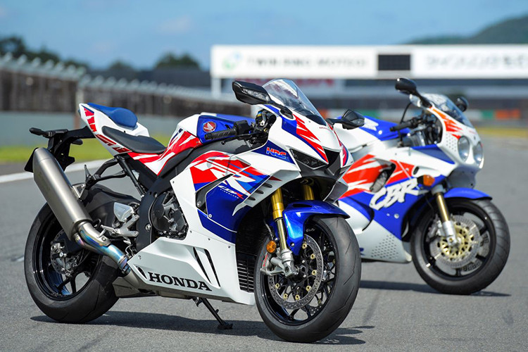 Hiệu năng vận hành của Honda CBR1000RR-R Fireblade SP 30th Anniversary còn được đảm bảo nhờ hệ thống cánh gió khí động học được tích hợp vào hai bên yếm xe, đảm bảo xe luôn ổn định và chắc chắn ở tốc độ cao. 
