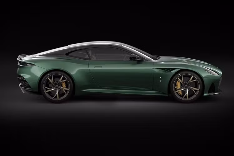 DBS Superleggera là chiếc xe sản xuất mạnh nhất từng được sản xuất bởi Aston Martin, vì vậy, nó rất phù hợp để làm nền tảng xây dựng phiên bản đặc biệt DBS 59, đánh dấu 60 năm kể từ sau chiến thắng rực rỡ của hãng xe Anh Quốc.” 