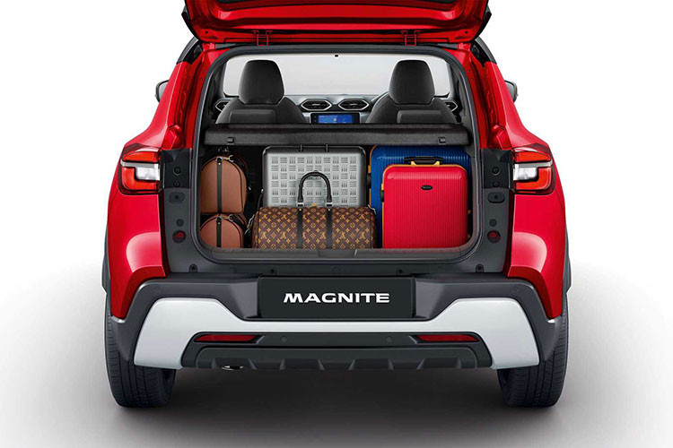 Cuối cùng là những trang bị an toàn tiêu chuẩn như hệ thống chống bó cứng phanh ABS, phân bổ lực phanh điện tử EBD, hỗ trợ lực phanh khẩn cấp BA và 2 túi khí. Thêm vào đó là hệ thống cân bằng điện tử VDC, cảnh báo áp suất lốp, kiểm soát lực kéo, hỗ trợ khởi hành ngang dốc và camera 360 độ.