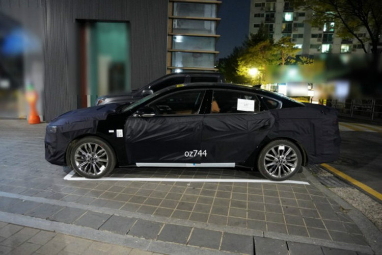 Hiện chưa có thông tin về hệ truyền động bên dưới nắp capô của Kia K7 2020. Do đó, chưa thể biết mẫu sedan cỡ lớn này có được nâng cấp động cơ hay không. Tuy nhiên mẫu xe này được cho là đang thử nghiệm.