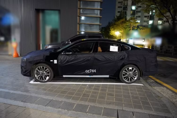 Hiện chưa có thông tin về hệ truyền động bên dưới nắp capô của Kia K7 2020. Do đó, chưa thể biết mẫu sedan cỡ lớn này có được nâng cấp động cơ hay không. Tuy nhiên mẫu xe này được cho là đang thử nghiệm.