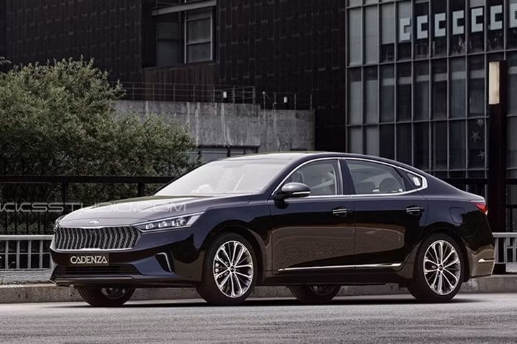 Đúng với phong cách thường thấy, mẫu sedan hạng sang Kia K7 2020 vẫn sở hữu form dáng sedan lai coupe với phần mui sau được làm vát nhẹ xuống đuôi tạo cảm giác thể thao và cá tính hơn. Cụm đèn hậu với dải đèn Led chạy xuyên suốt đuôi xe, đúng với phong cách thiết kế ngày nay. Bên dưới là cặp ống xả kép mạ chrome đặt gọn gàng hai bên hông xe.