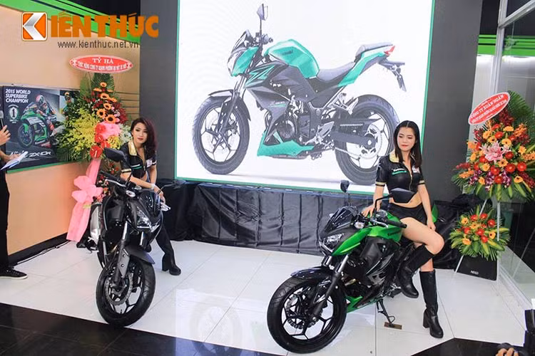 Có vẻ như đại lý của hãng xe môtô Kawasaki tại Việt Nam đã luôn biết tạo cú "sốc" cho người tiêu dùng khi luôn đưa ra những chiêu, trò - tăng, hạ giá cũng như tận dụng mạng xã hội để quảng bá mẫu Kawasaki Z300 ABS làm người tiêu dùng mông lung, khó đoán.