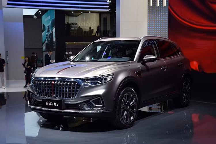 Được biết, ngoài mẫu SUV HS5 này - tại triển lãm Ô tô Thượng Hải 2019, thương hiệu xe nội địa Hồng Kỳ còn khiến giới báo chí và khách tham quan không thể rời mắt với một dàn sản phẩm hoàn toàn mới chuẩn bị bán ra thị trường với thiết kế năng động và hiện đại hơn so với trước đây.