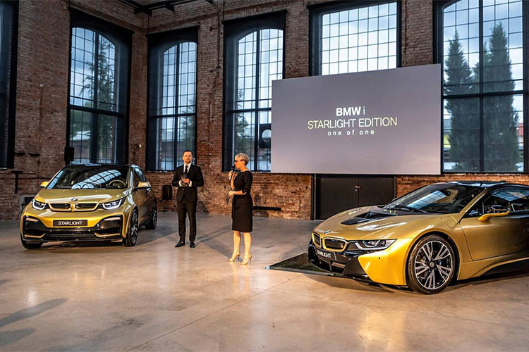 Chưa rõ giá khởi điểm của 2 chiếc xe BMW dát vàng nhưng thương hiệu xe sang Đức cho biết tất cả số tiền họ thu được từ việc bán đấu giá sẽ được sử dụng cho mục đích từ thiện hỗ trợ cho quỹ "Dagmar &amp; Václav Havel Foundation VIZE 97".