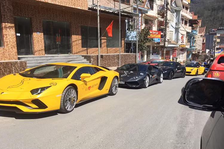 Sau khi có mặt tại Sapa, đoàn xe sẽ di chuyển ngược trở về Hà Nội và dự kiến sẽ viếng thăm lăng Bác. Chặng 2 bắt đầu từ ngày 6/3, đoàn xe dự kiến sẽ lên đường về Ninh Bình từ Thủ đô Hà Nội với tổng quãng đường dự kiến là hơn 100 km cũng chủ yếu là cao tốc với tốc độ tối đa 120 km/h.