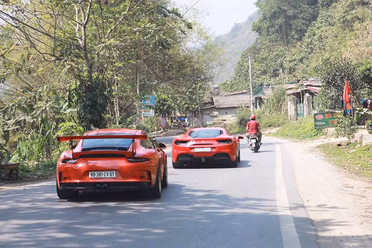 Được biết, dàn siêu xe trị giá lên đến cả trăm tỷ đồng tham gia hành trình Car &amp; Passion 2018 ngày đầu tiên với số lượng lên tới 12 chiếc bao gồm các phiên bản như Lamborghini Aventador LP700-4, Aventador LP700-4 Roadster, Aventador S LP740-4, Huracan LP610-4 (3 chiếc).