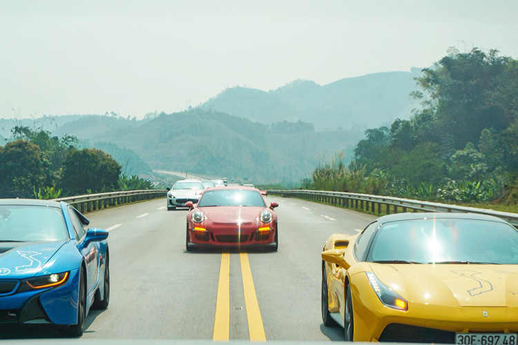 Chặng đầu tiên trong hành trình siêu xe Car &amp; Passion 2018 bắt đầu xuất phát khởi hành từ Hà Nội đến Sa Pa trong buổi sáng ngày 4/3 với tổng quãng đường khoảng 350km, chủ yếu là tuyến cao tốc Hà Nội – Lào Cai.