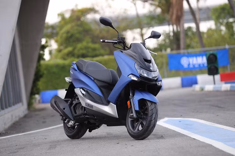 Yamaha SMax 155 từng được giới thiệu tại Triển lãm ôtô 2016 tại Ấn Độ nhưng đuọc gọi với một cái tên khác. Đây được xem là bản sao thu nhỏ của hai mẫu xe tay ga phân khối lớn T-Max và N-Max đình đám của hãng xe máy Yamaha. So với thế hệ người tiền nhiệm, xe không có gì nổi bật ngoài việc thay đổi màu sắc ngoại thất của xe.
