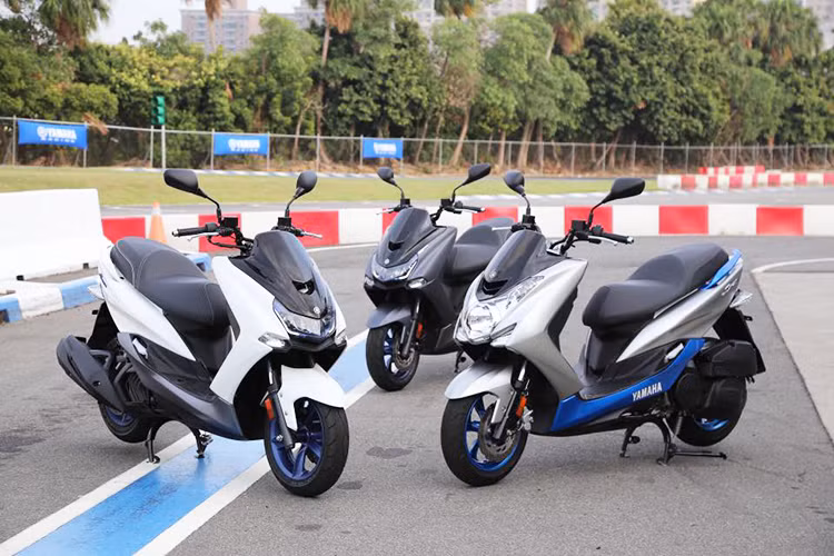 Ngoài các công nghệ cơ bản, động cơ công nghệ VVA kèm công nghệ Blue Core cũng giúp cho chiếc xe tiết kiệm năng lượng hơn so với các đối thủ cùng phân khúc. Hãng xe máy Yamaha sẽ giới thiệu SMax 155 ABS tại thị truờng Đài Loan, có giá bán tuơng đuơng khoảng gần 80 triệu đồng.