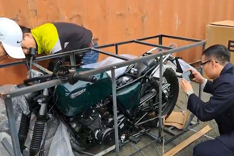 Tam giu lo xe Brixton tien ty, nghi gian lan xuat xu vao Viet Nam-Hinh-2