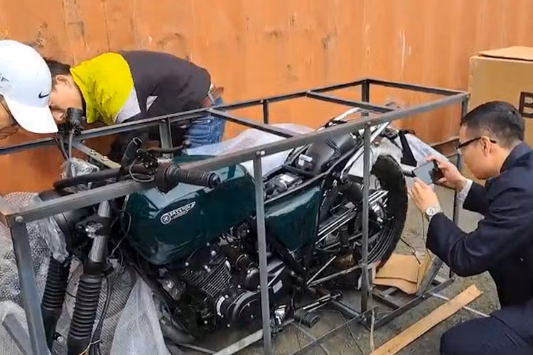 Tam giu lo xe Brixton tien ty, nghi gian lan xuat xu vao Viet Nam-Hinh-2