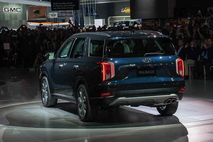 Xe sở hữu hệ động lực khá mạnh mẽ với động cơ 3.8 GDI cho công suất 291 mã lực tại 6.000 vòng/ phút, momen xoắn cực đại đạt 355 Nm. Đi kèm sẽ là hộp số tự động 8 cấp và hệ dẫn động 4 bánh HTRAC. Tuy nhiên, hiện hãng xe Hyundai vẫn chưa công bố thông tin gì về động cơ dầu cho thị trường Mỹ. Nhưng theo nhiều nguồn tin, sẽ có thêm tuỳ chọn Diesel cho các thị trường Châu Á và Châu Âu. 