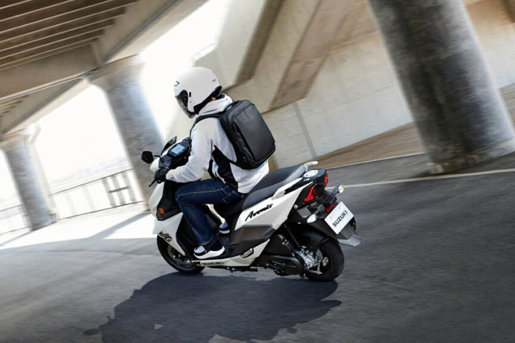 Động cơ này cho công suất tối đa 8,5 mã lực tại 6.750 vòng/phút và mô-men xoắn cực đại 10 Nm tại 5.500 vòng/phút, đảm bảo khả năng vận hành mạnh mẽ trên các tuyến đường đô thị.