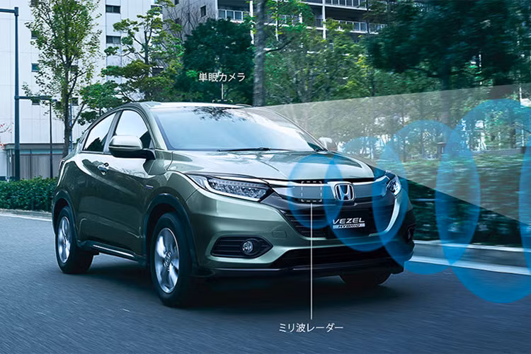 Tại Nhật Bản, Honda Vezel 2018 sẽ có 7 phiên bản khác nhau, với giá dao động từ 2,075 đến 2,926 triệu Yên (tương đương 443 – 600 triệu đồng).