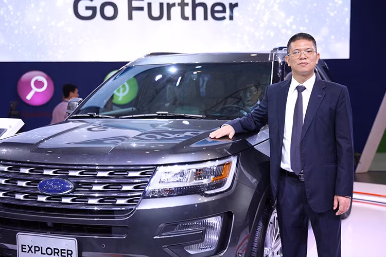 Đây là mẫu xe được nhập khẩu chính hãng từ Mỹ, Ford Explorer sẽ chính thức đến tay các gia đình thành đạt và các doanh nghiệp năng động vào cuối năm nay với mức giá 2.180.000.000 VNĐ (đã bao gồm thuế) với bốn tùy chọn màu Trắng; Đen; Đỏ và Ghi xám.