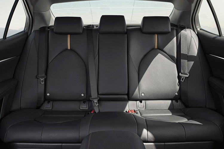 Camry sở hữu hệ thống an toàn Toyota Safety Sense như là trang bị tiêu chuẩn. Hệ thống này bao gồm: kiểm soát hành trình thích ứng, đèn chiếu sáng thông minh hỗ trợ theo góc lái, cảnh báo lệch làn đường, nhận diện biển báo và cảnh báo va chạm phía trước với hệ thống phát hiện người sang đường. Bên cạnh đó, xe còn được trang bị màn hình cảnh báo điểm mù và cảnh báo va chạm phía sau.