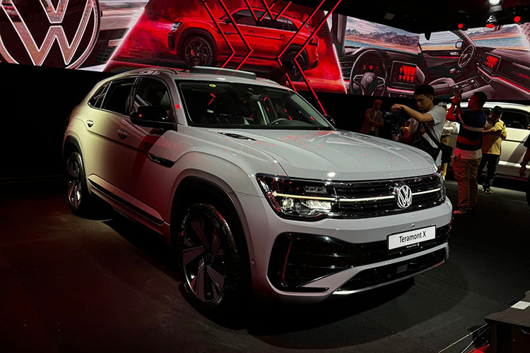 Tại thị trường Việt Nam mức giá xe Volkswagen Teramont X 2024 cho hai phiên bản là Luxury và Platium lần lượt là 1,998 và 2,168 tỷ đồng. Tương tự Volkswagen Viloran, mẫu xe này cũng là sản phẩm của liên doanh SAIC-Volkswagen tại Trung Quốc. Đây cũng được coi là phiên bản SUV lai Coupe của Volkswagen Teramont đang bán tại Việt Nam.
