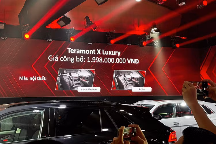 Cung cấp sức mạnh cho Volkswagen Teramont X là động cơ 2.0 TSI Turbo tăng áp, phun nhiên liệu trực tiếp cho công suất tối đa 220 mã lực và mô men xoắn tối đa 350 Nm. Động cơ đi cùng hộp số tự động ly hợp kép DSG 7 cấp thế hệ mới cho khả nǎng sang số cực nhanh, cơ cấu cần số thông minh và hợp lý, chuyển số mượt mà.