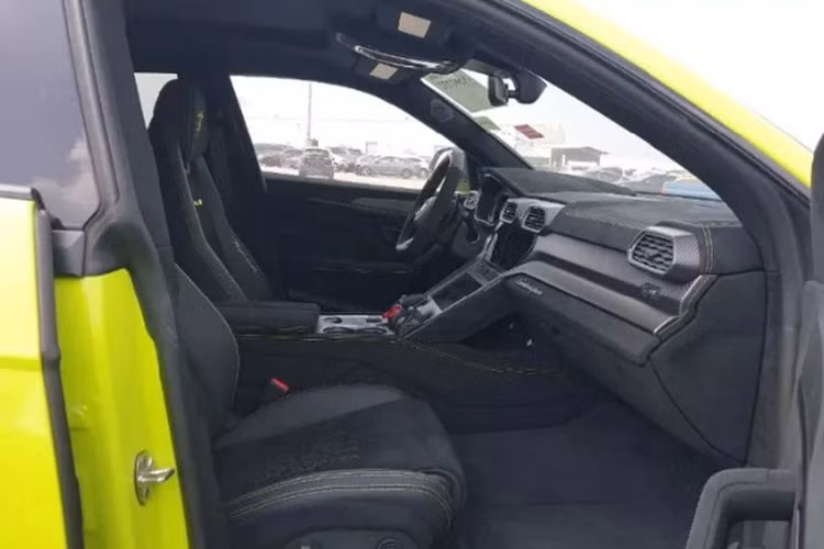 Việc thiếu đi số VIN khiến chiếc Lamborghini Urus Performante ngoài việc không được bảo hiểm, còn không thể đăng ký tại gần như là mọi nơi ở Mỹ. Người dùng có thể đi xin cấp lại số VIN tại một số ít nơi cho phép làm điều này. Tuy nhiên lịch sử xe vẫn sẽ bị ghi nhận có Salvage Title, khiến giá trị xe giảm sút nghiêm trọng. 