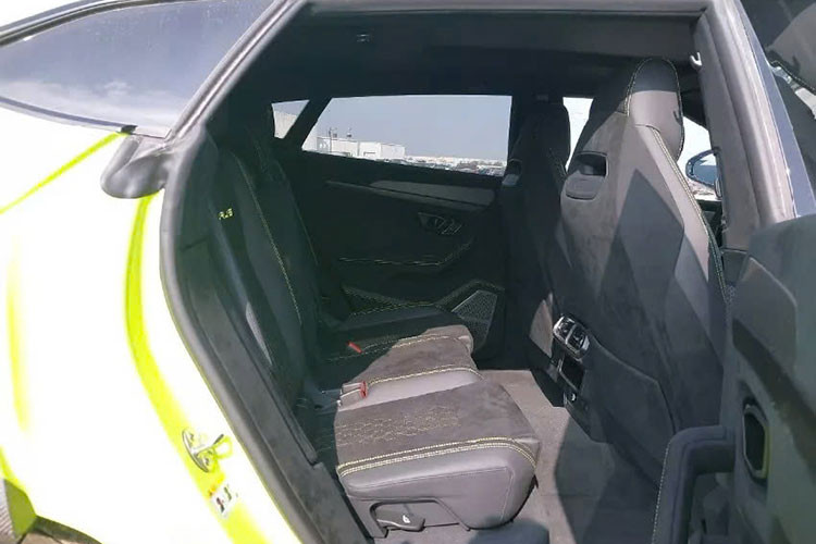 Do không thể sử dụng công cộng tại Mỹ, người mua chiếc Lamborghini Urus Performante sẽ chỉ có một vài khả năng còn lại để sử dụng xe. Họ có thể xuất xe sang các nước khác nơi không có quy định khắt khe như Mỹ (vẫn cần thêm giấy tờ), dùng xe trang trí cho đẹp hoặc mang xe tới "dạo chơi" các trường đua chuyên dụng.