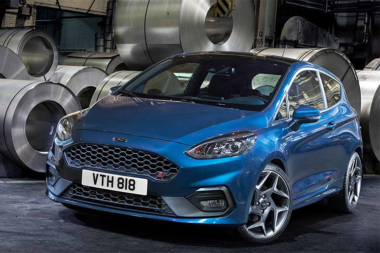 Ngoài ra, mẫu xe này còn được trang bị hàng loạt các công nghệ an toàn và hệ thống hỗ trợ lái xe mới từ hãng xe ôtô Ford, Mỹ. Giá bán của mẫu xe Ford Fiesta ST mới sẽ được tiết lộ vào khoảng cuối năm 2018 này.