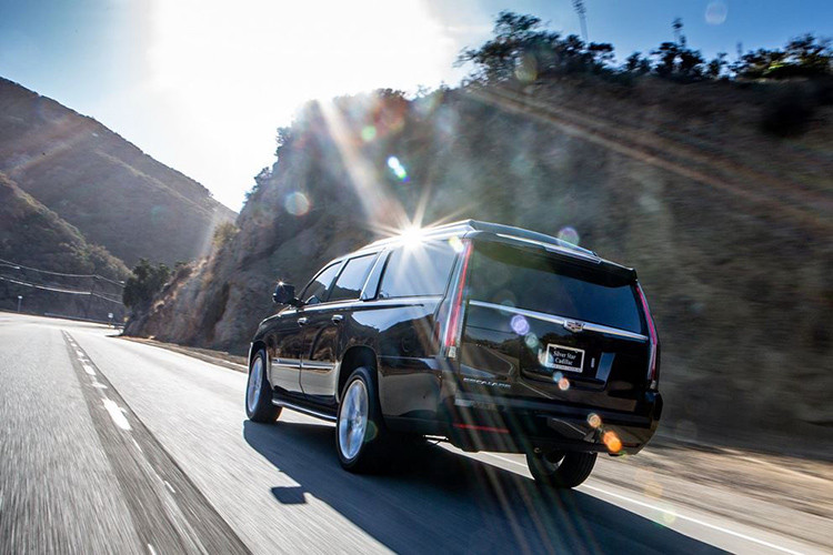 Ngoài ra, AddArmor còn cung cấp các tùy chọn như đèn nháy cảnh sát, còi hú, loa thông báo, hốc chứa đồ ẩn có khóa, hệ thống treo gia cường, phanh lớn hơn... Đáng tiếc hệ động lực của xe không được công bố, nhưng dự tính nó sẽ không thay đổi nhiều so với nguyên bản của nhà sản xuất.