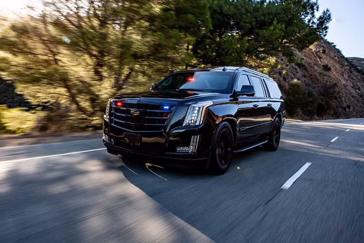 Với ngoại hình cực "ngầu" và có nội thất khá sang trọng, ngay từ những thế hệ đầu tiên của mẫu SUV hạng sang Cadillac Escalade đã trở thành chiếc xe được ưa chuộng tại Mỹ. Mới đây, mẫu xe này đã được AddArmor - được thành lập bởi các cựu binh từ những lực lượng vũ trang đặc biệt ở Mỹ độ lại.