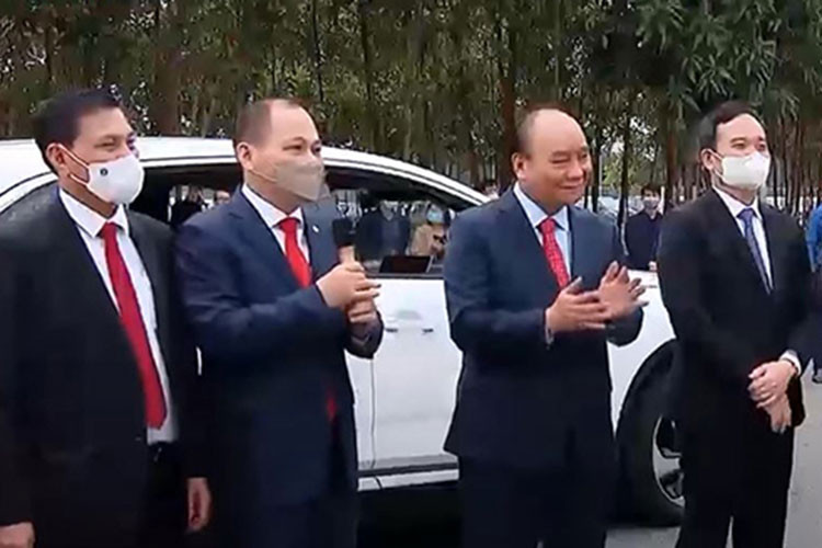 Bên cạnh đó, hệ thống dẫn động 2 cầu toàn thời gian AWD làm tăng hiệu suất động cơ, cho phép xe vận hành mượt mà, tăng độ bám đường ở mọi tình huống. Mẫu SUV điện cỡ trung còn ứng dụng hệ thống pin công suất lớn, cho độ bền cao, giúp tăng hiệu suất vận hành. Mỗi lần sạc đầy, xe có thể di chuyển quãng đường tối đa 460 km hoặc 510 km. Thời gian sạc khoảng 8 giờ. Sạc siêu nhanh từ (từ 10 - 70%) chưa đầy 24 phút.