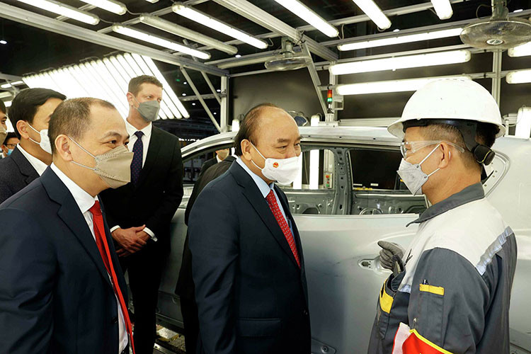 Được định vị ở phân khúc SUV cỡ D, VinFast VF8 2022 mới đã chính thức được nhận đặt hàng vào ngày 6/1/2022 vừa qua trong khuôn khổ triển lãm Điện tử Tiêu dùng CES 2022.