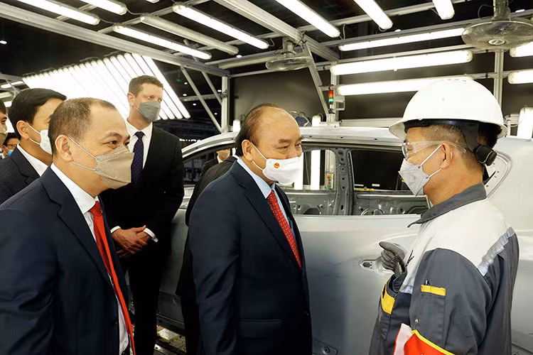 Được định vị ở phân khúc SUV cỡ D, VinFast VF8 2022 mới đã chính thức được nhận đặt hàng vào ngày 6/1/2022 vừa qua trong khuôn khổ triển lãm Điện tử Tiêu dùng CES 2022.