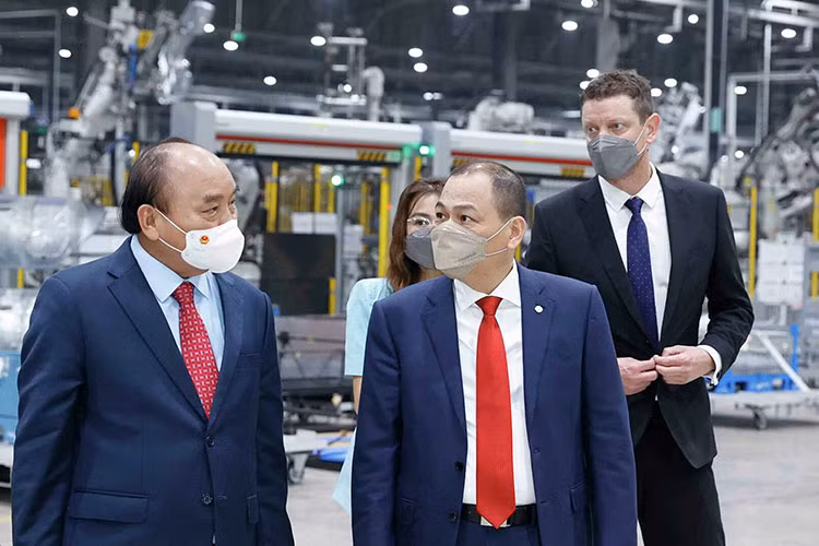 Trong khuôn khổ sự kiện, Chủ tịch nước đã nhấn mạnh sự phát triển mạnh mẽ của Vingroup, trong đó có VinFast là kết quả của Nghị quyết Trung ương 10 về phát triển kinh tế tư nhân.