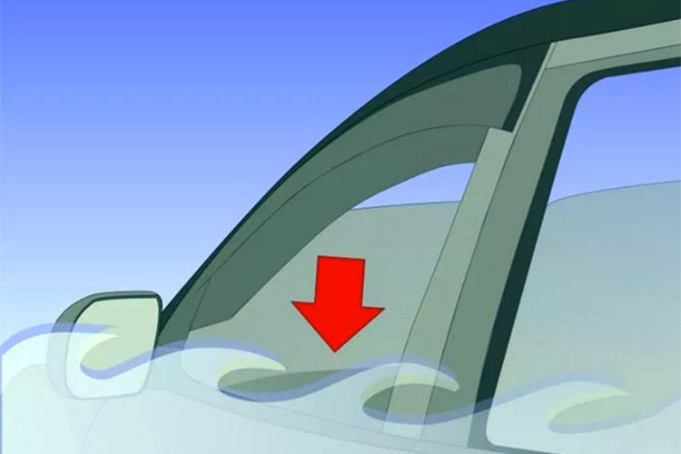 Theo Giáo sư Tiến sĩ Gordon Giesbrecht, một chuyên gia người Canada về các tình huống khẩn cấp dưới nước, trong các tai nạn lao xe xuống nước, các yếu tố quan trọng được ưu tiên thứ tự là: Tháo dây bảo hiểm, mở cửa sổ hoặc phá cửa kính, và thoát ra ngoài (trẻ em trước, người lớn sau).